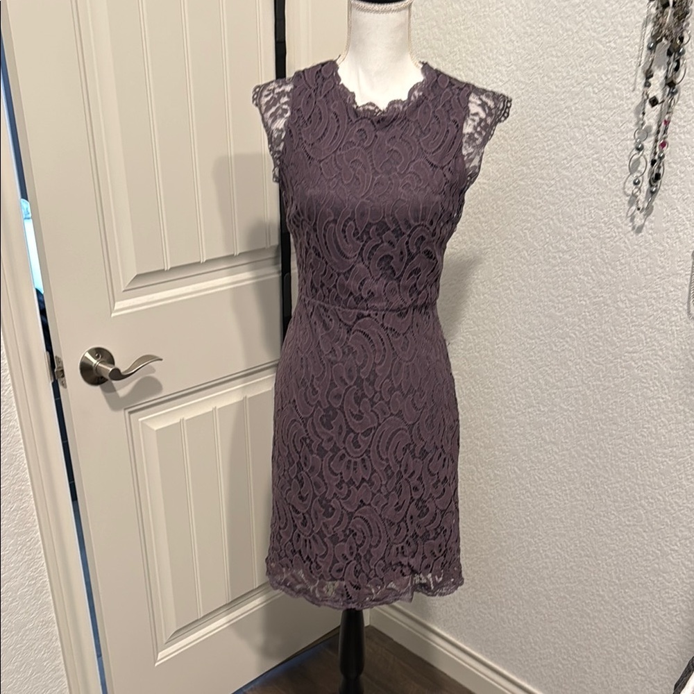 Elegant Lace Sleeveless Dress - Purple